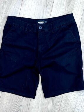 RSQ Men's size 32 Black Flat Front mid length chino shorts
